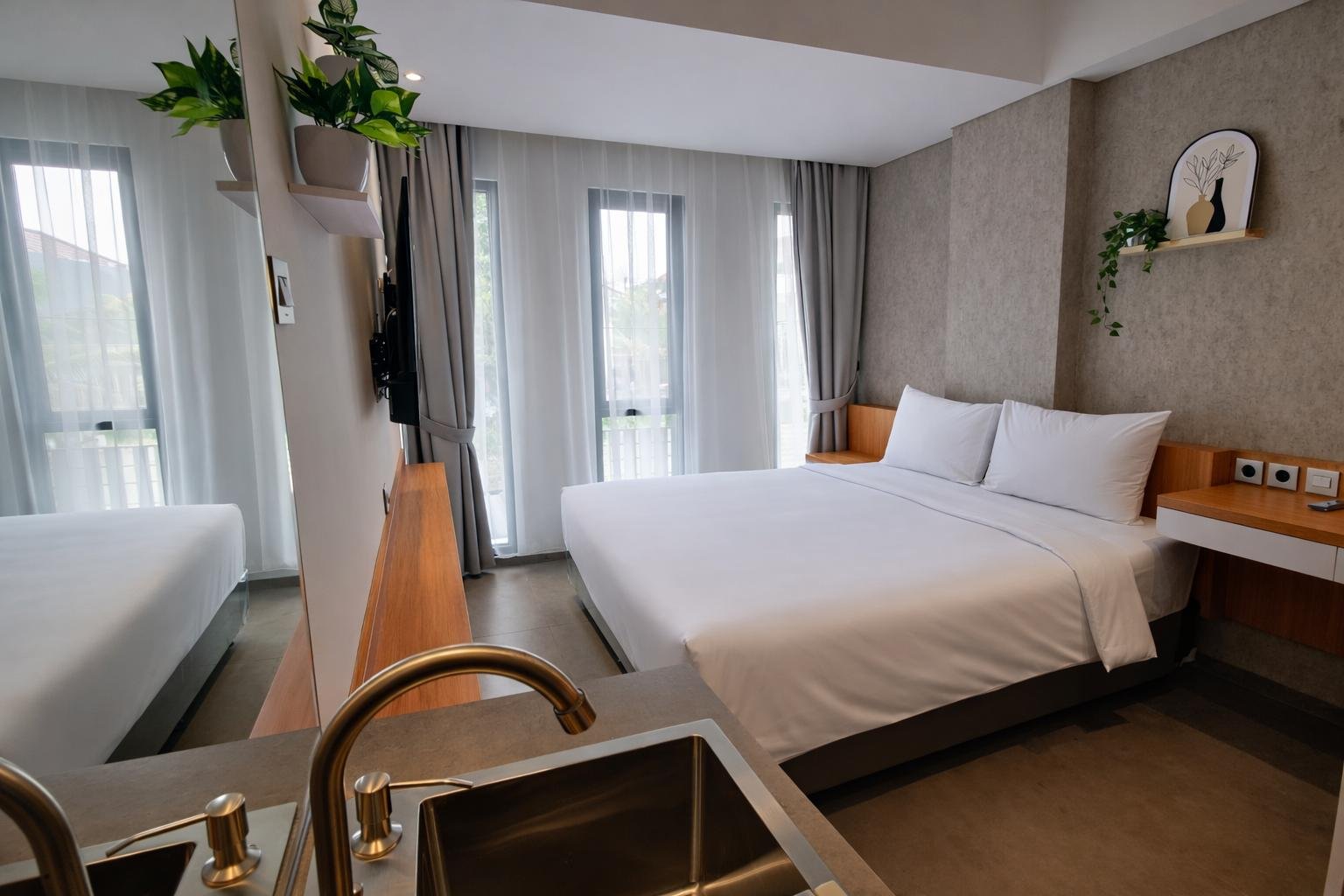 Deluxe Room - View 5